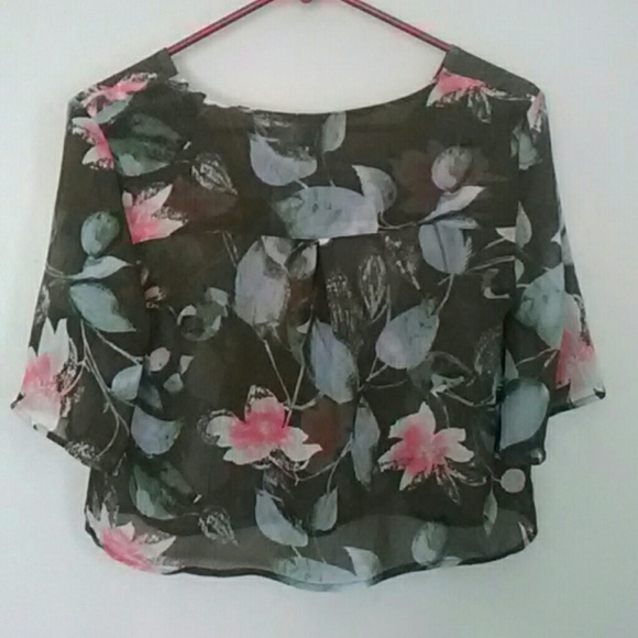 Sheer floral boho crop top - Picture 4 of 7